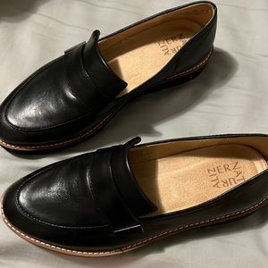 Naturalizer Woman’s Adiline Black Loafer - 9 Wide